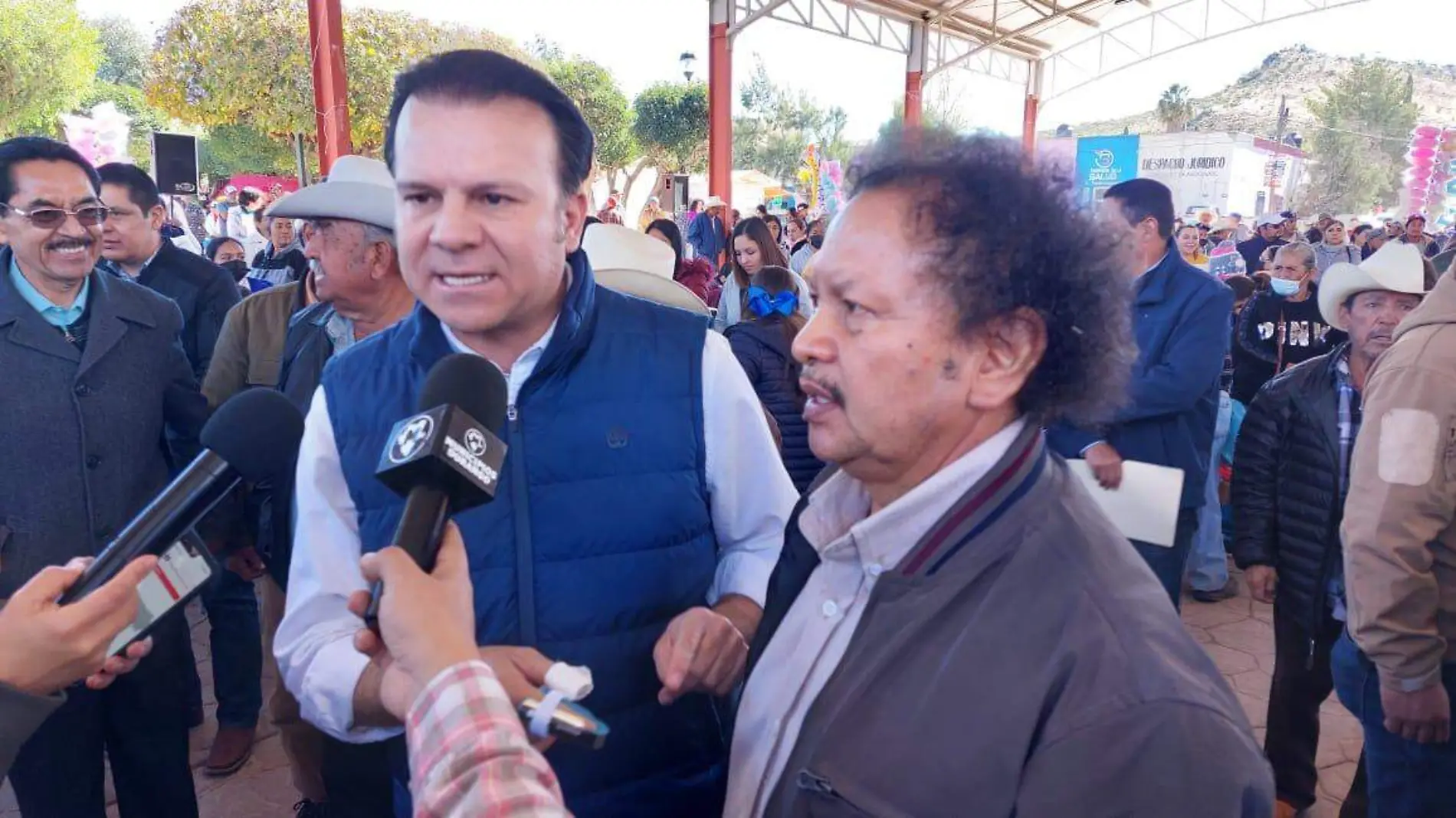 Entrega apoyos Rogelio Flores en Pánuco de Coronado 